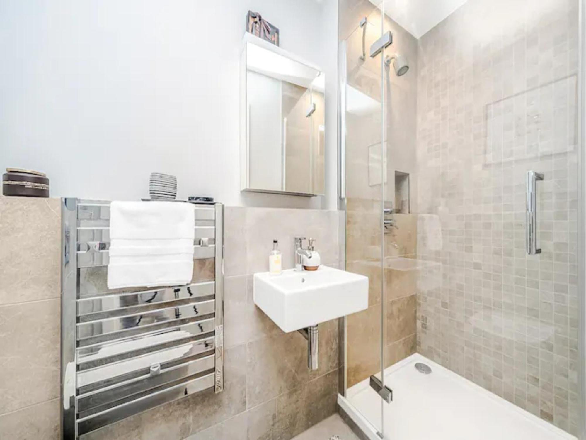 Apartament Pass The Keys Penthouse Oasis In Trendy Fulham Londyn Zewnętrze zdjęcie