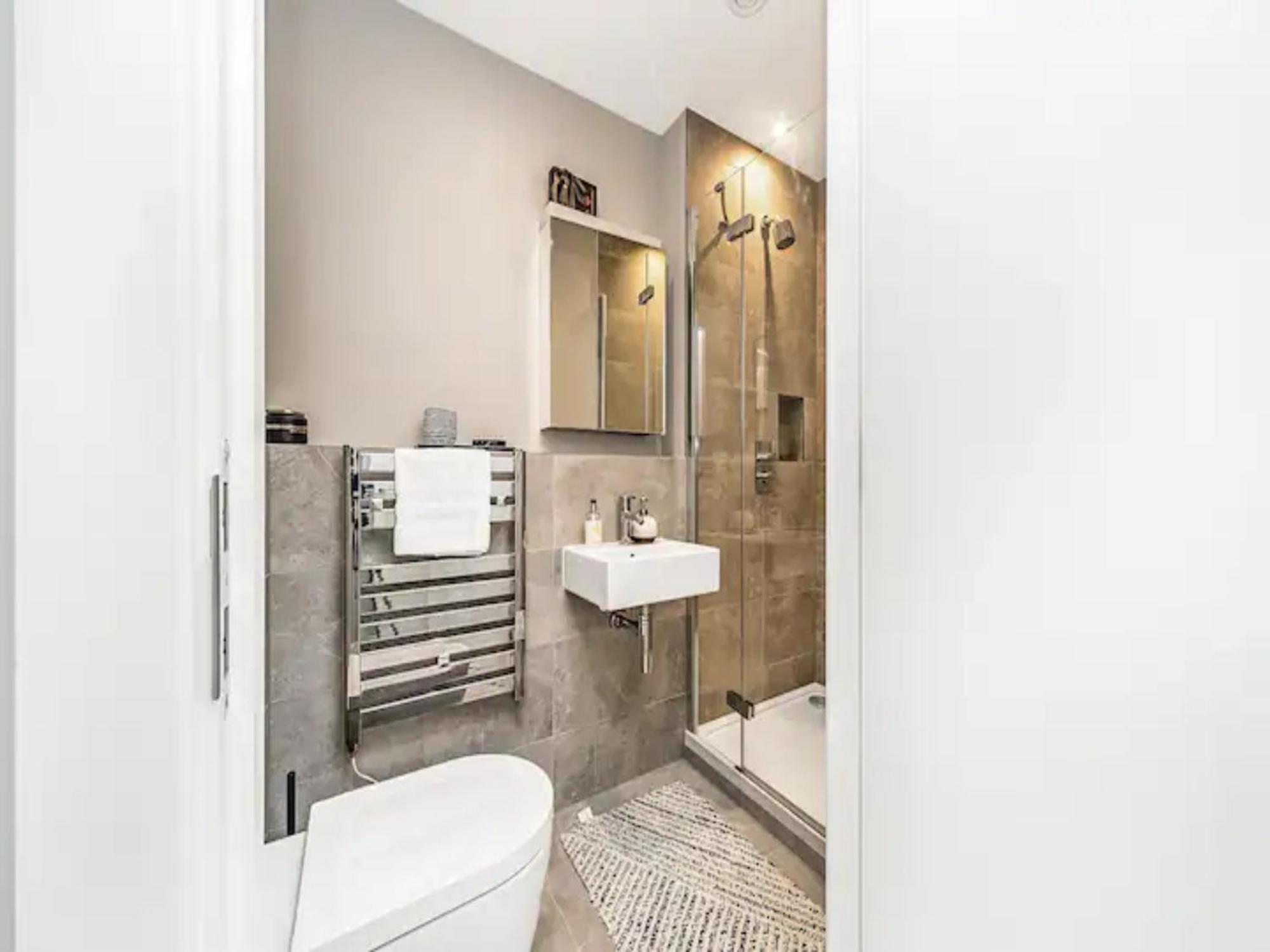 Apartament Pass The Keys Penthouse Oasis In Trendy Fulham Londyn Zewnętrze zdjęcie